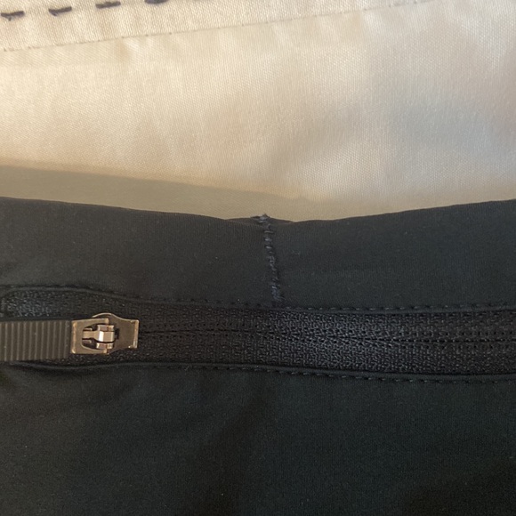 lululemon limited black speed up shorts - Picture 3 of 5